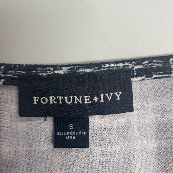FORTUNE+IVY Women’s Top Size Small Black White Bell Sleeves‎ - Picture 5 of 7